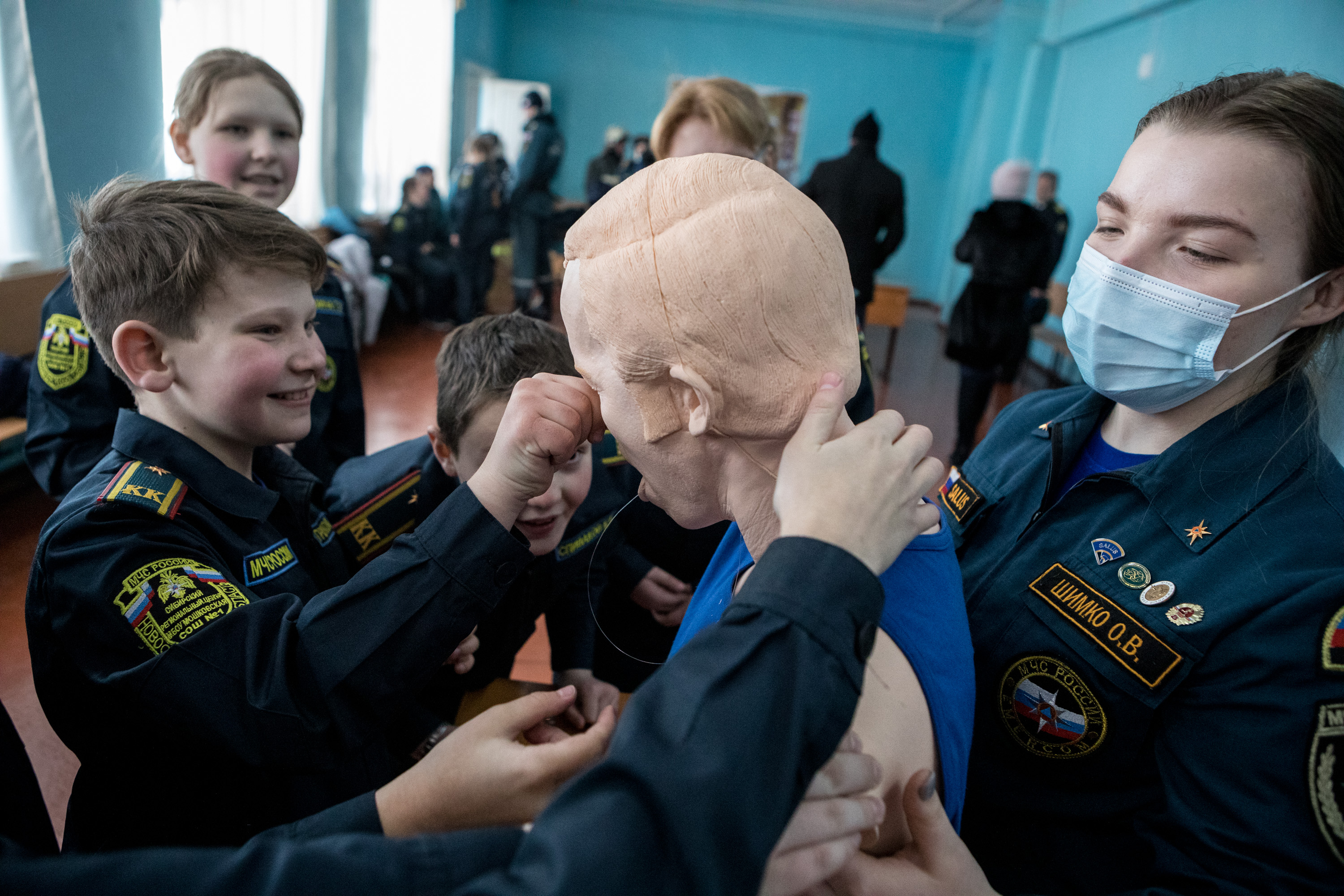 Спас жизнь. Кадетка т спасатель. Пегов Дима кадетка. Курсы по спасению жизни Краснодар. Что делают в школе в спасении жизни.