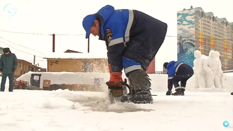 Как спасатели делают Крещенские купели. Телеканал "ОТС". 19.01.2023