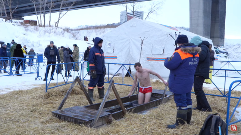 Крещение-2023: в ледяной воде искупались больше 10 000 новосибирцев. Новосибирские новости. 19.01.2023