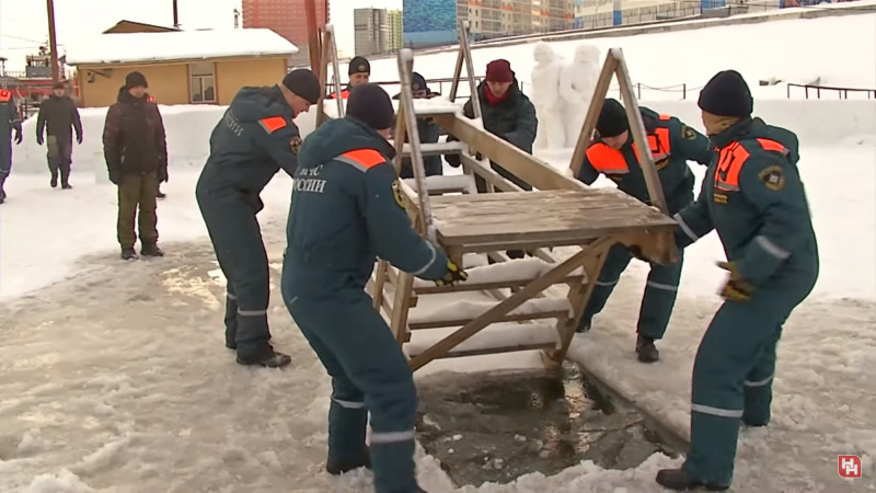 Первые крещенские купели откроют в полночь в Затоне и на пляже «Бумеранг». Новосибирские новости. 18.01.2023