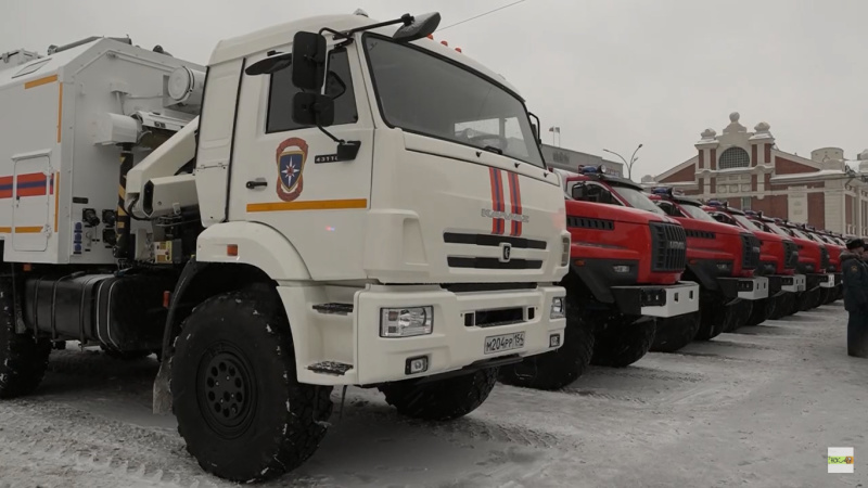 Спасатели Новосибирска получили ключи от новых спецмашин. 49 канал. 01.03.2023