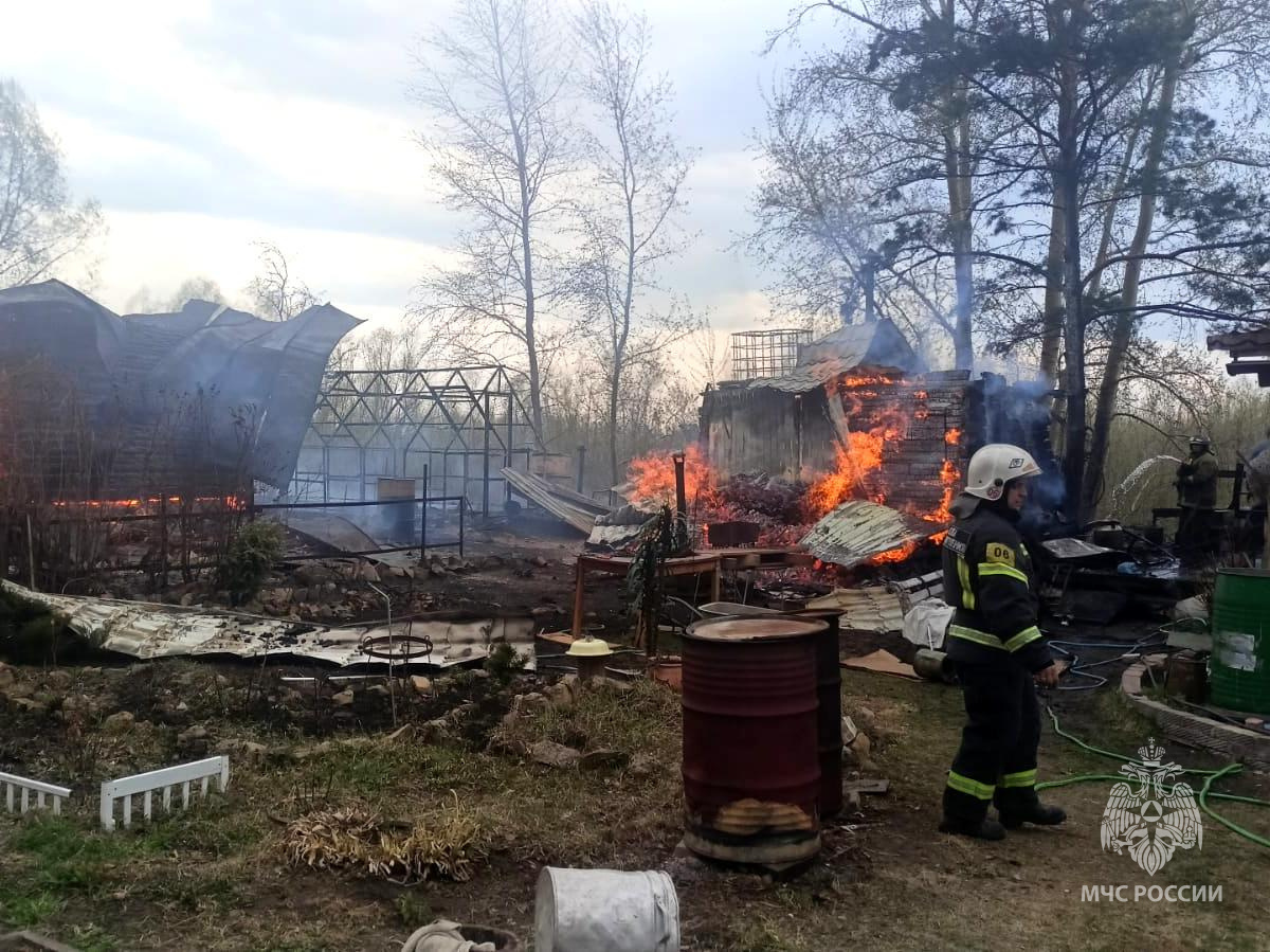 За сутки новосибирские огнеборцы ликвидировали два крупных пожара в частном  секторе - Новости - Главное управление МЧС России по Новосибирской области