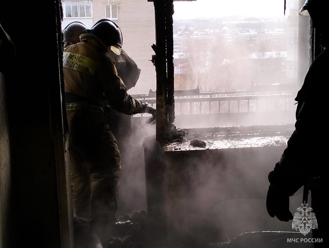 Психолог МЧС России работает на месте гибели ребенка при пожаре |  21.02.2024 | Новосибирск - БезФормата