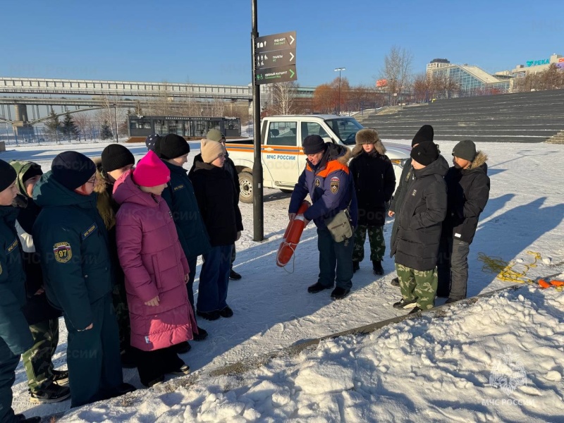 Новосибирские кадеты приняли участие в акции по безопасности людей на льду водоемов